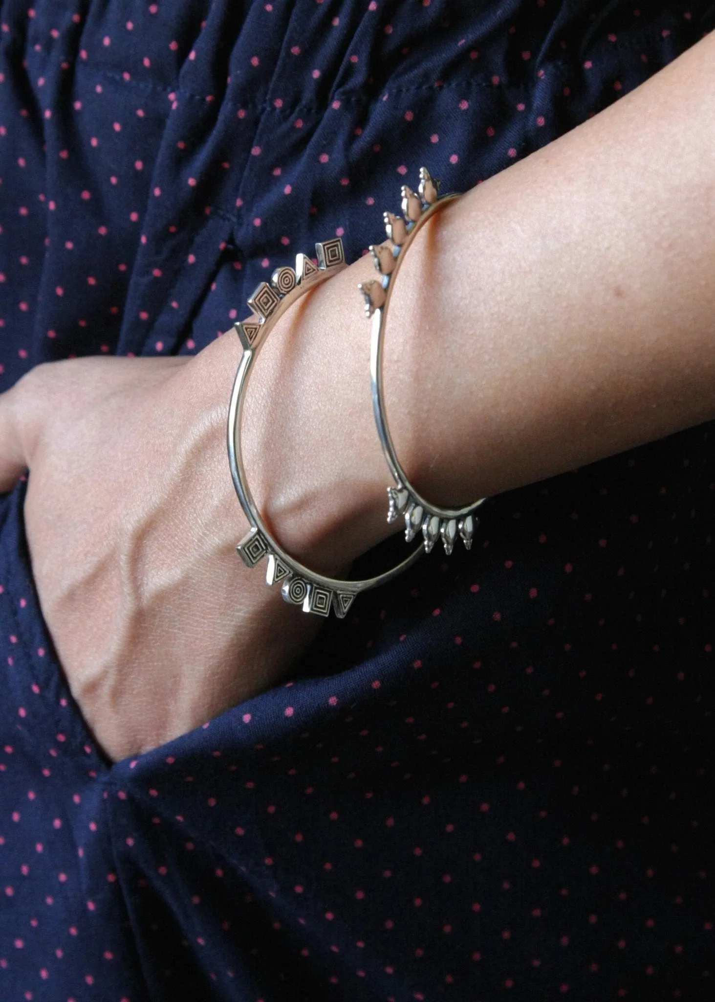 ABIOLA dots and granulation bangle