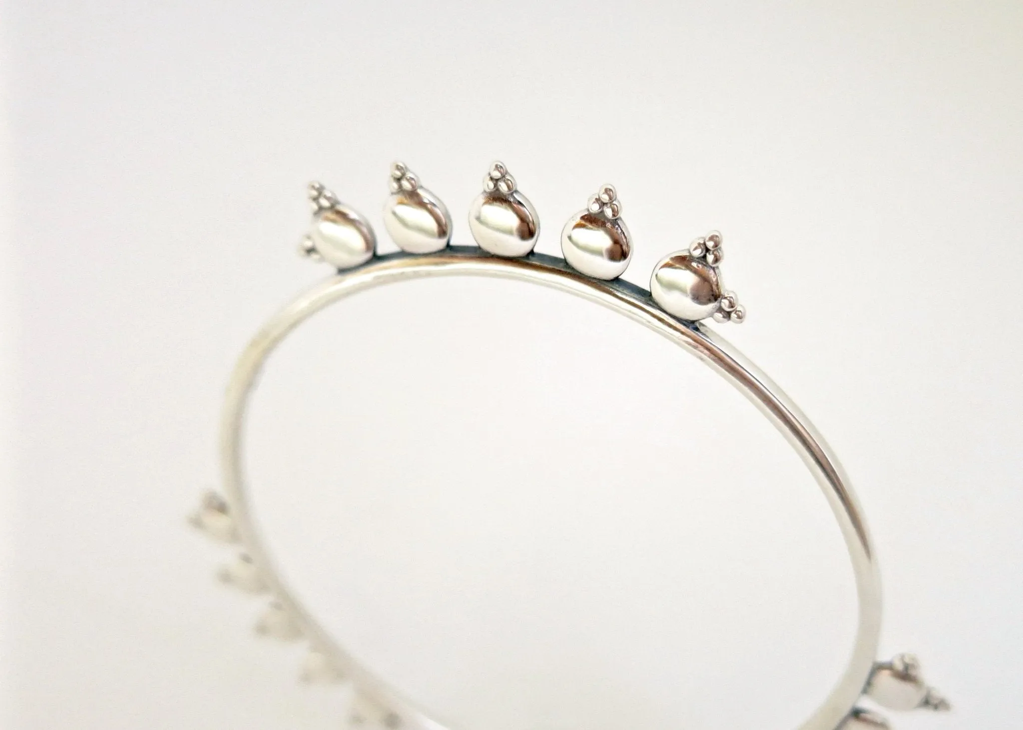 ABIOLA dots and granulation bangle