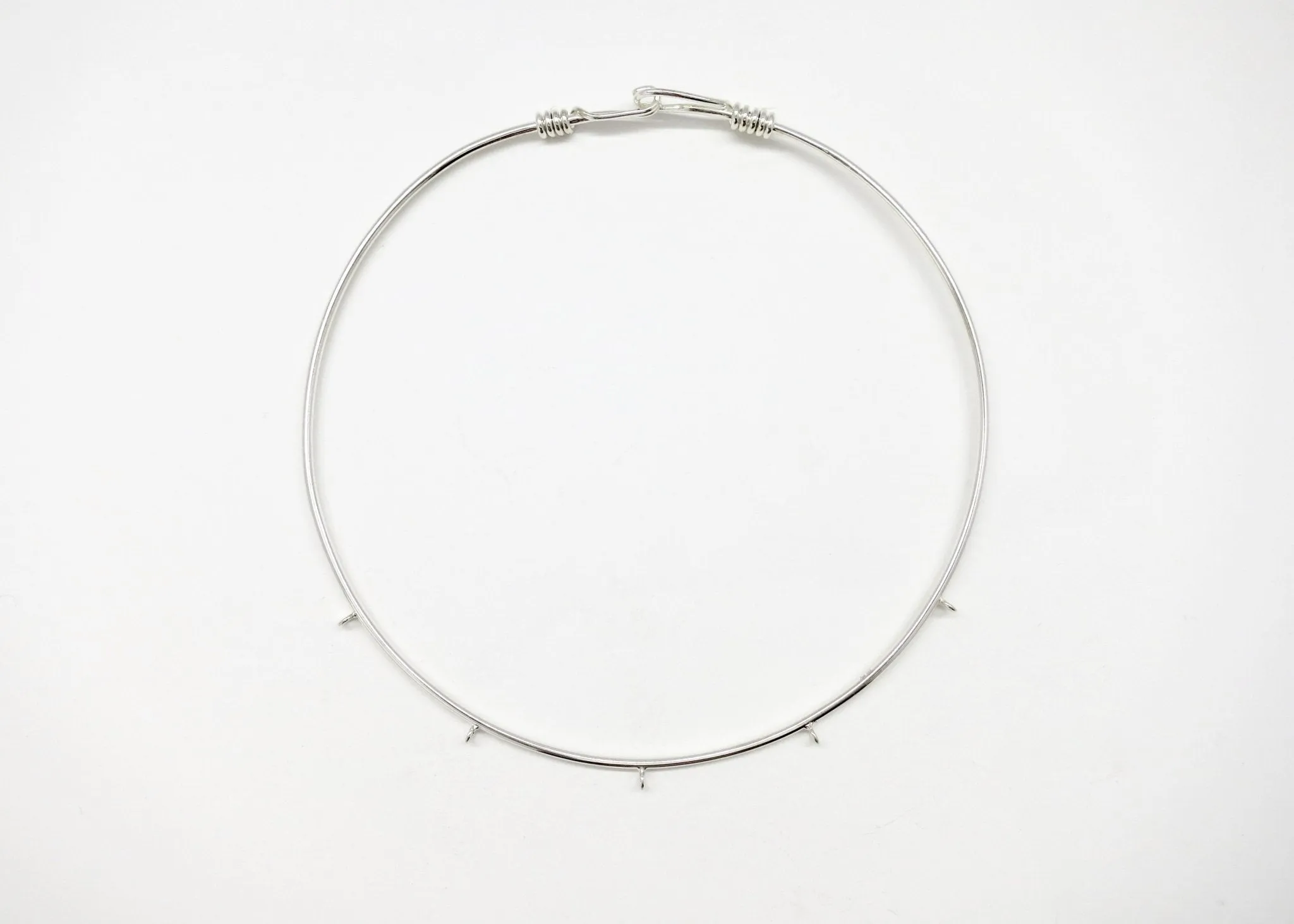 Charm neck-ring ('hasli')