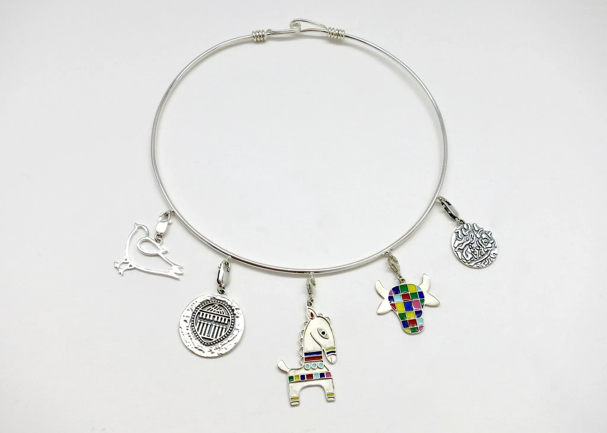 Charm neck-ring ('hasli')
