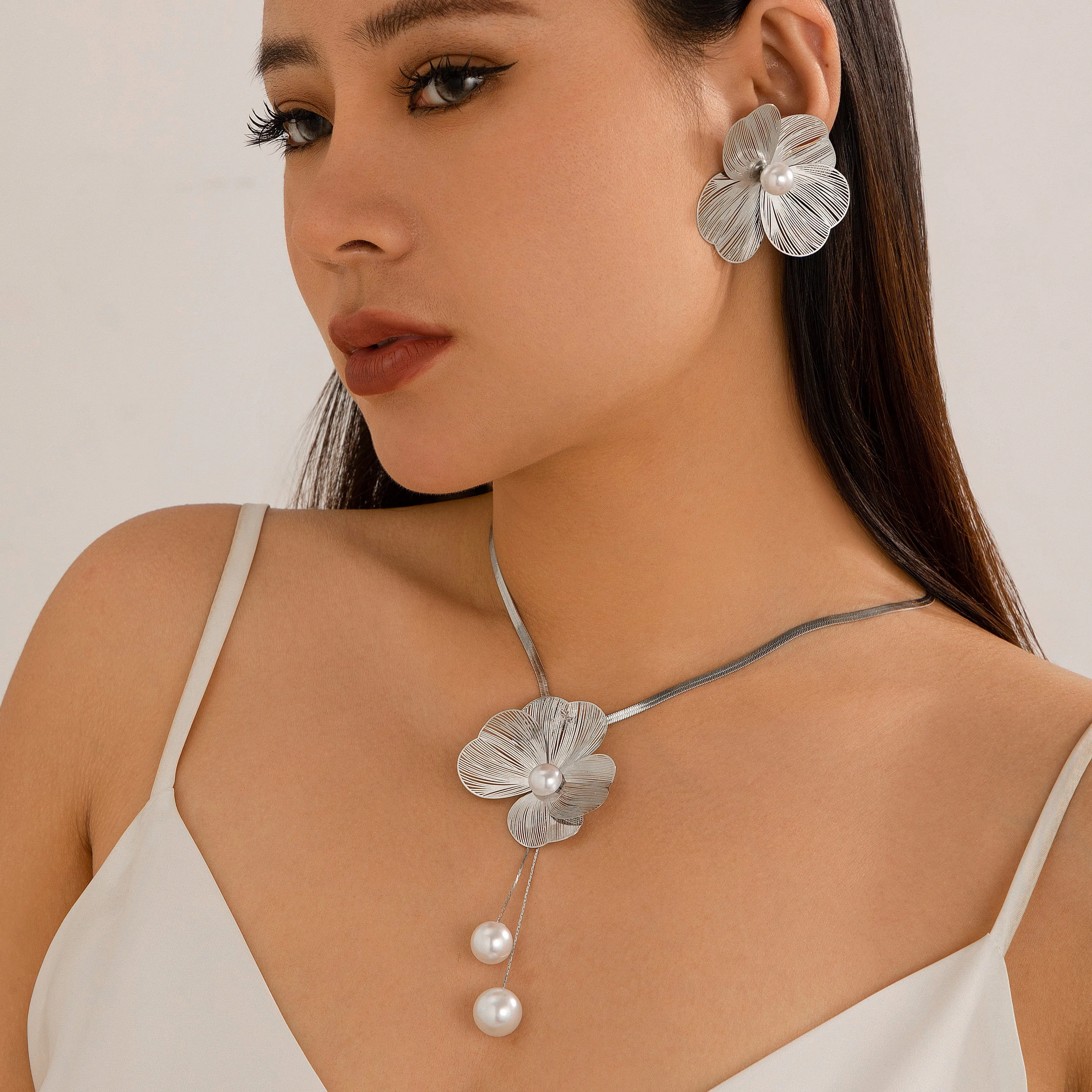 Chic Pearl Flower Pendant Herringbone Chain Necklace Earrings Set