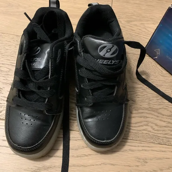 Great Heelys shoes sneakers on wheels