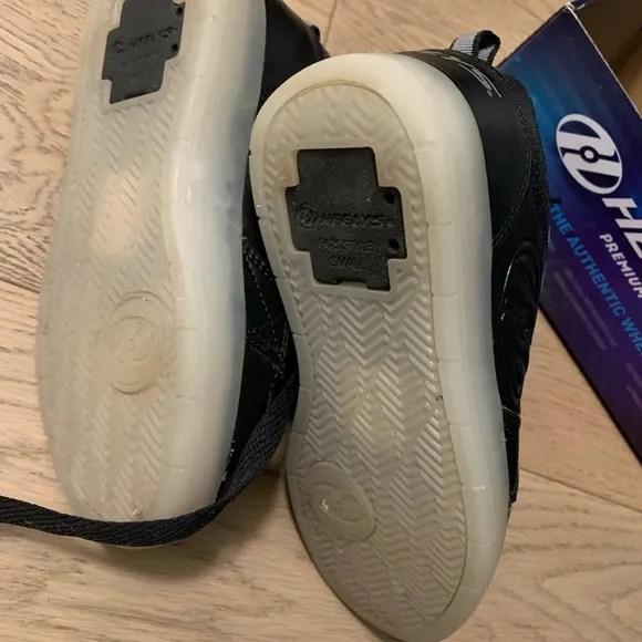 Great Heelys shoes sneakers on wheels
