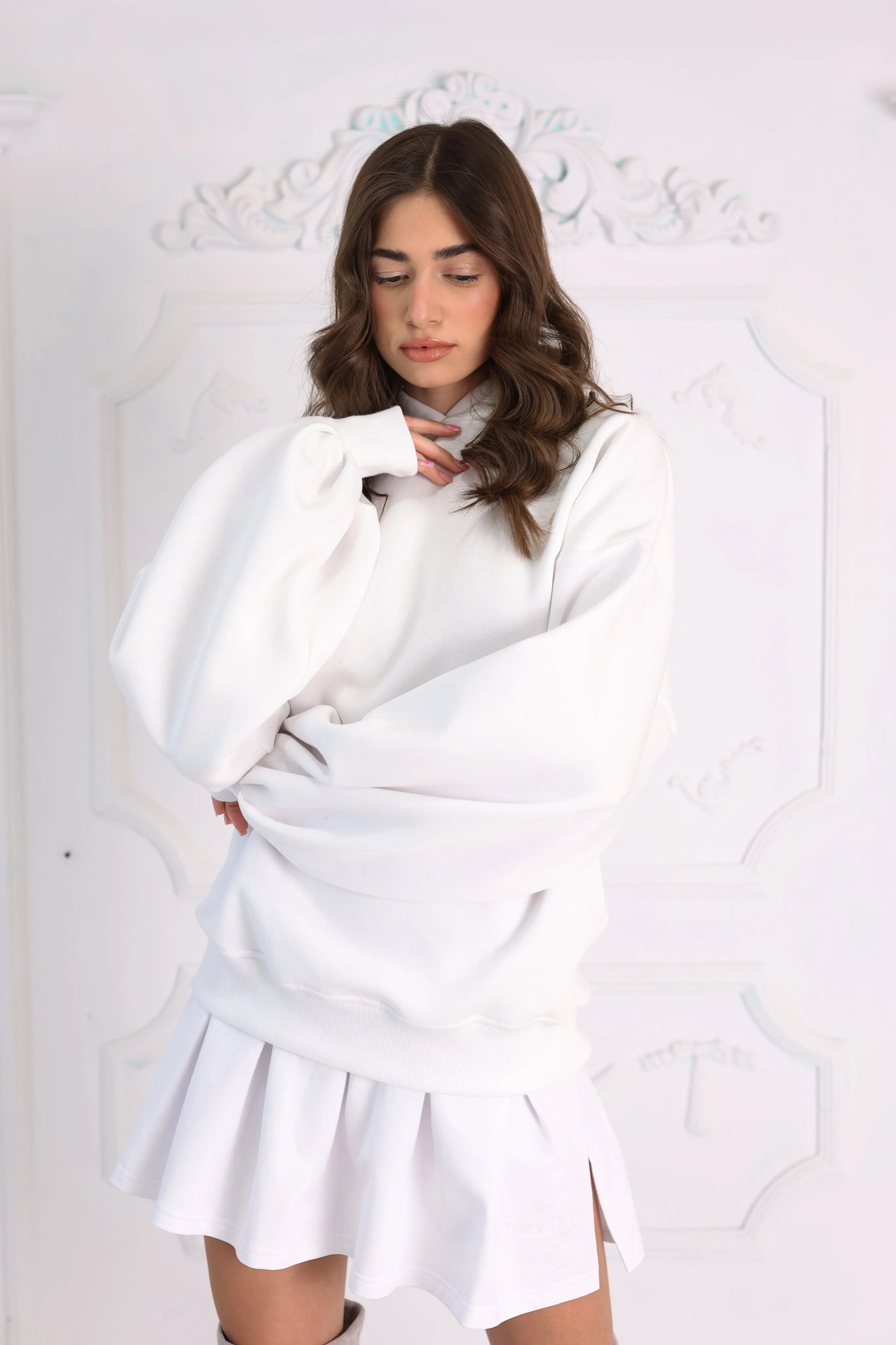 Hanorac  " Blush " cu spatele gol și mâneci clopot ALB