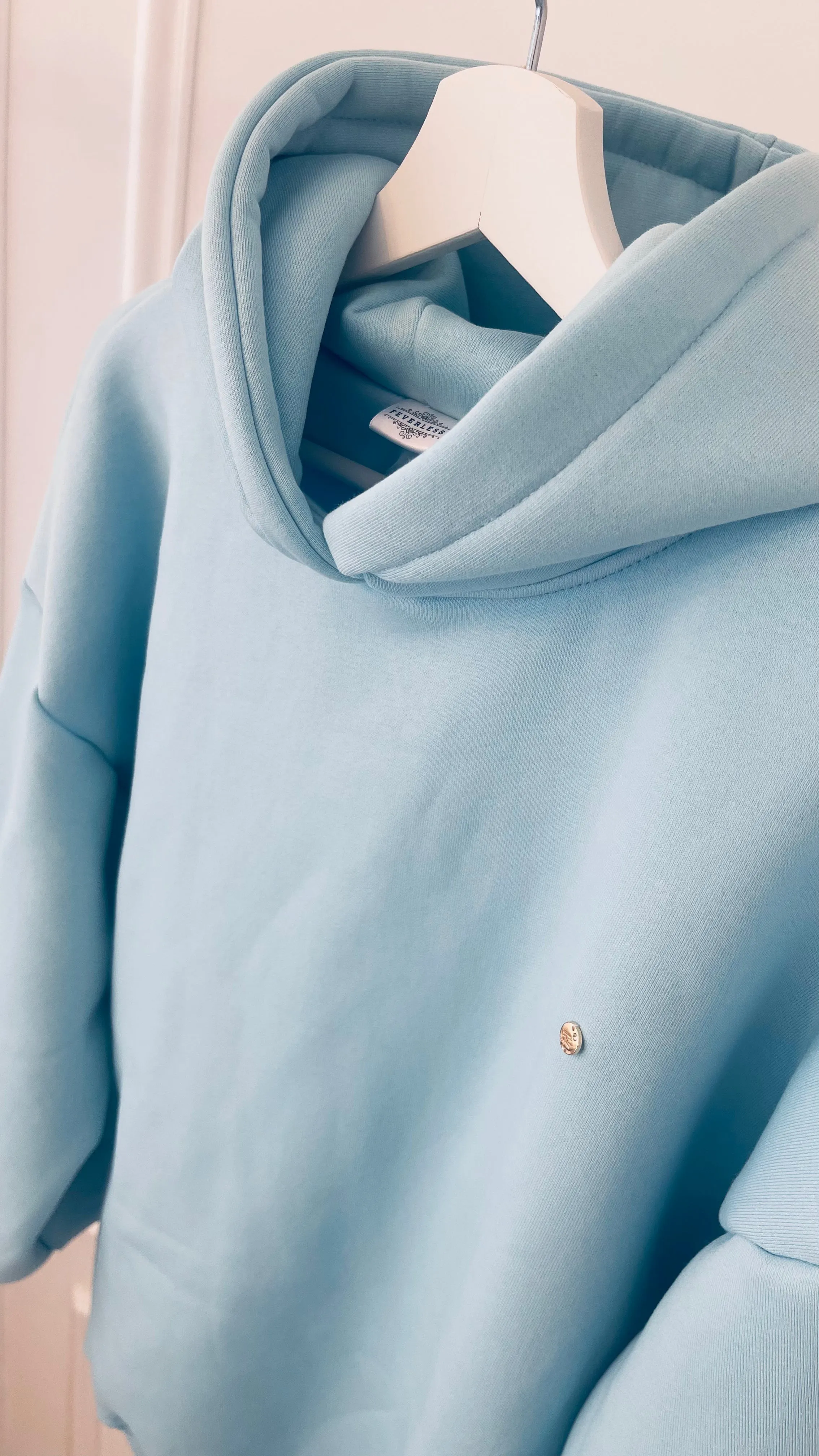 Hanorac  " Blush " cu spatele gol și mâneci clopot BABY BLUE