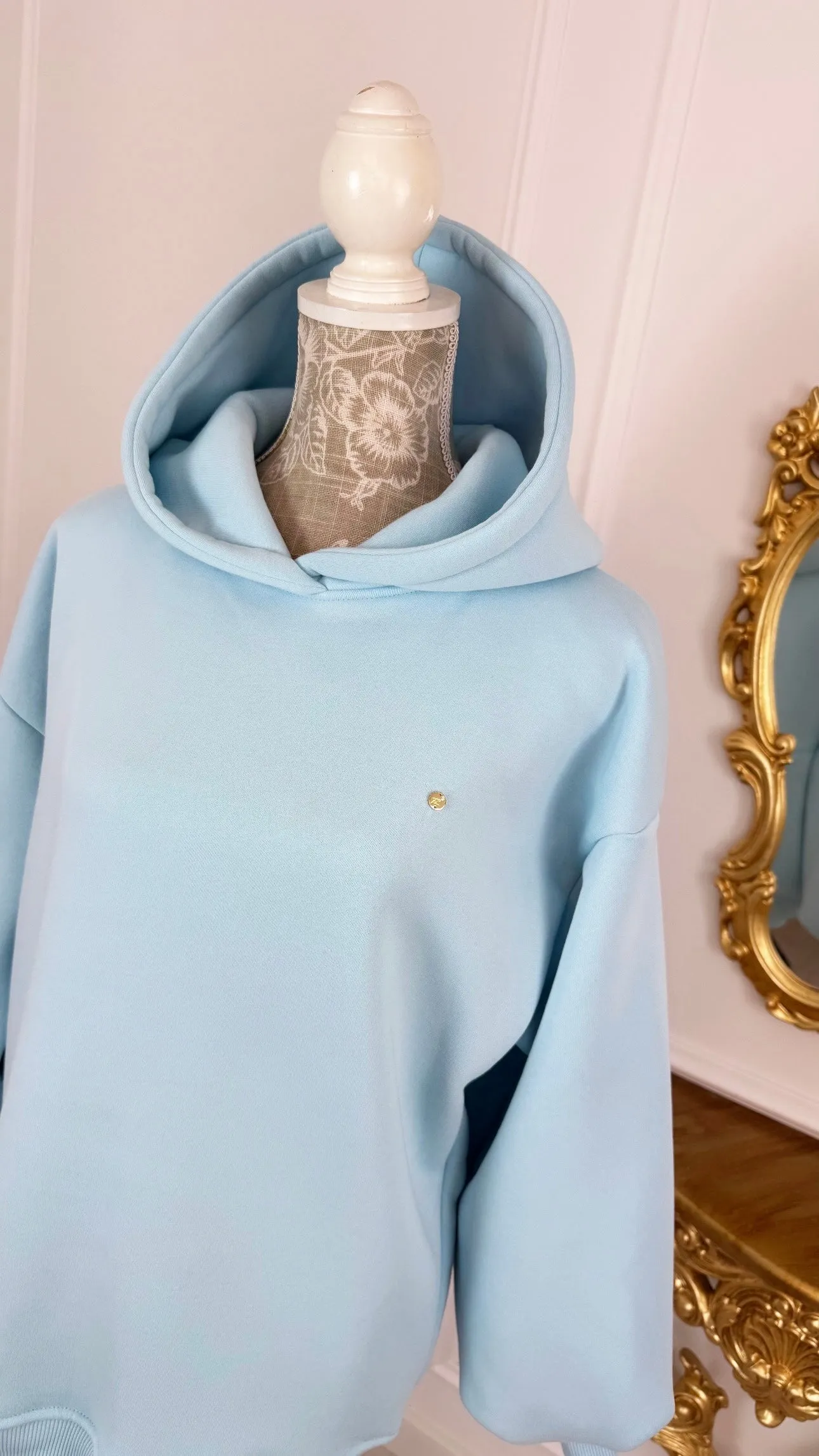 Hanorac  " Blush " cu spatele gol și mâneci clopot BABY BLUE