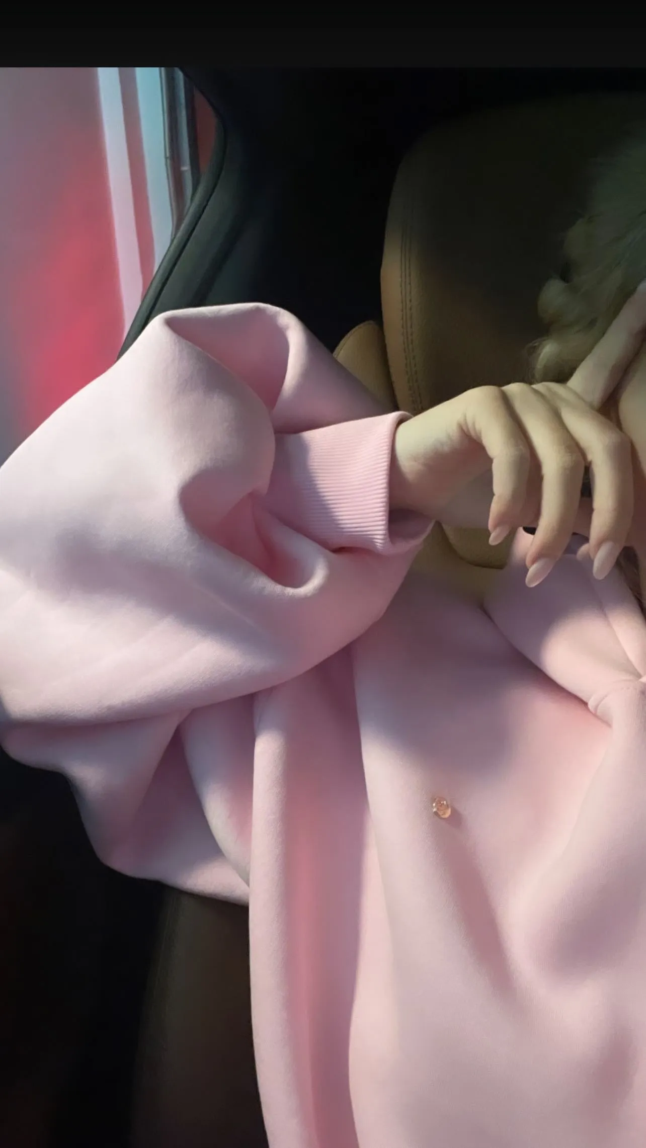 Hanorac " Blush " cu spatele gol și mâneci clopot BABY PINK