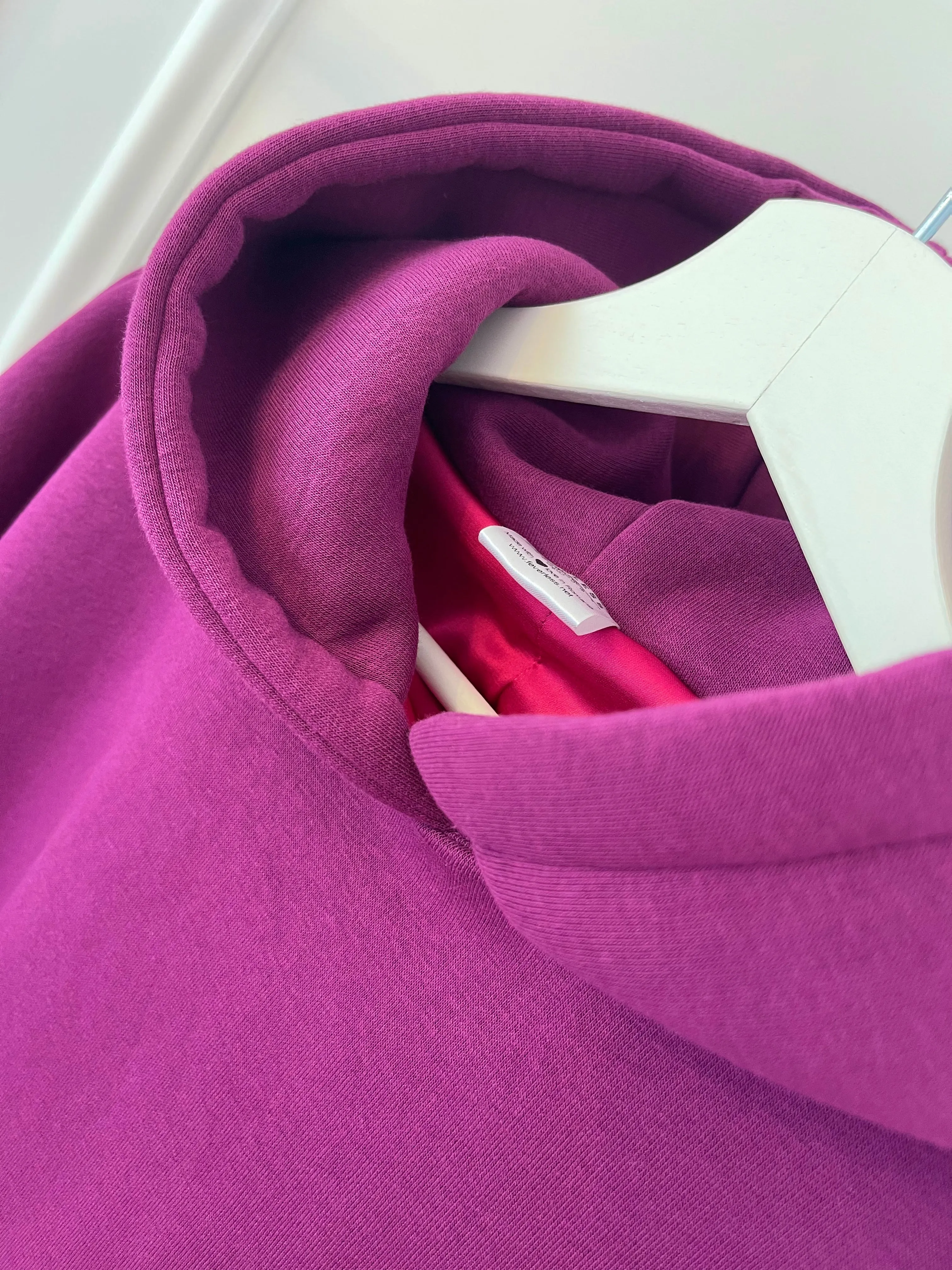 Hanorac " Blush " cu spatele gol și mâneci clopot MAGENTA