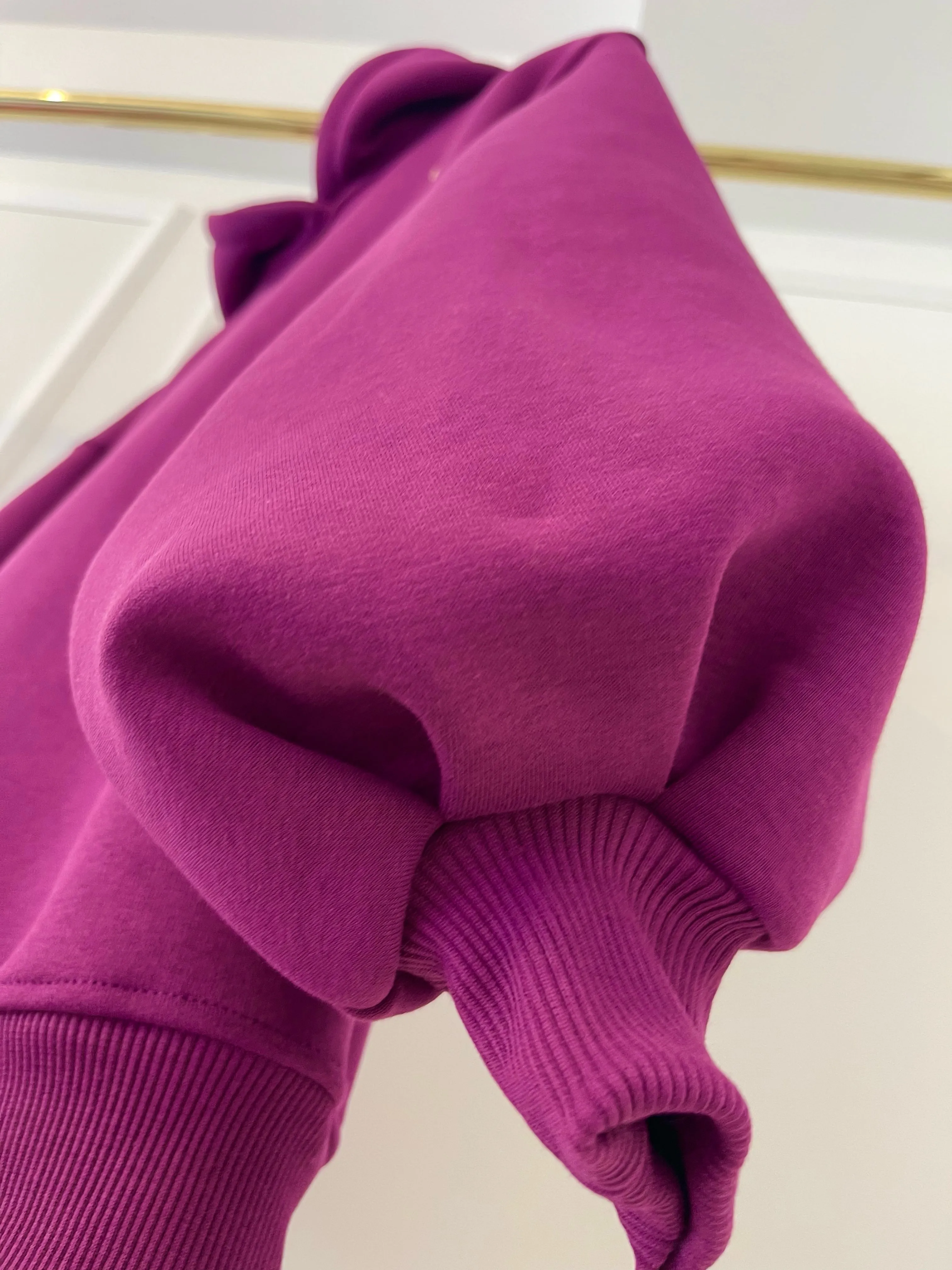 Hanorac " Blush " cu spatele gol și mâneci clopot MAGENTA