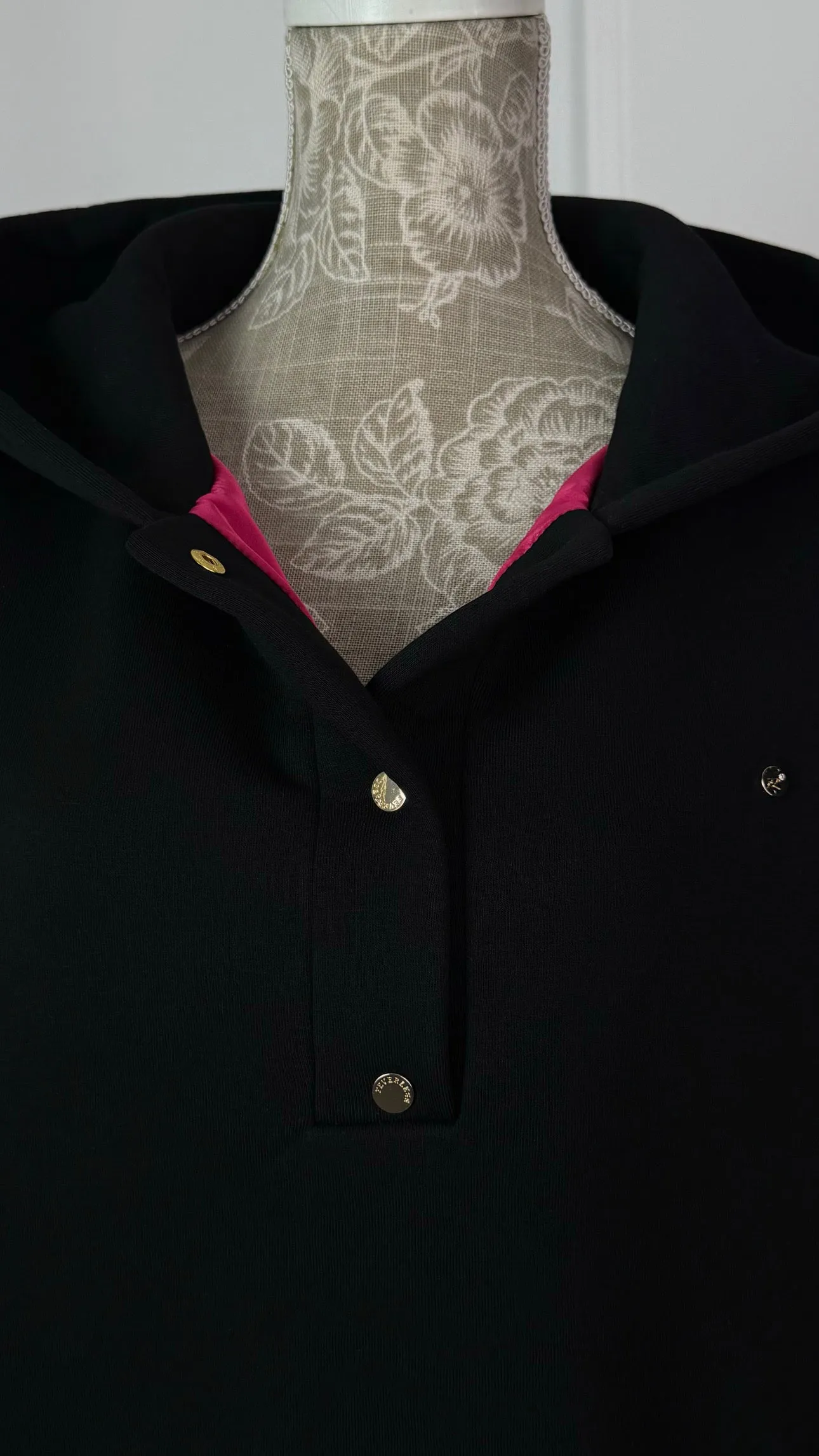 Hanorac " Blush Snap " cu capse și Satin pe interior NEGRU