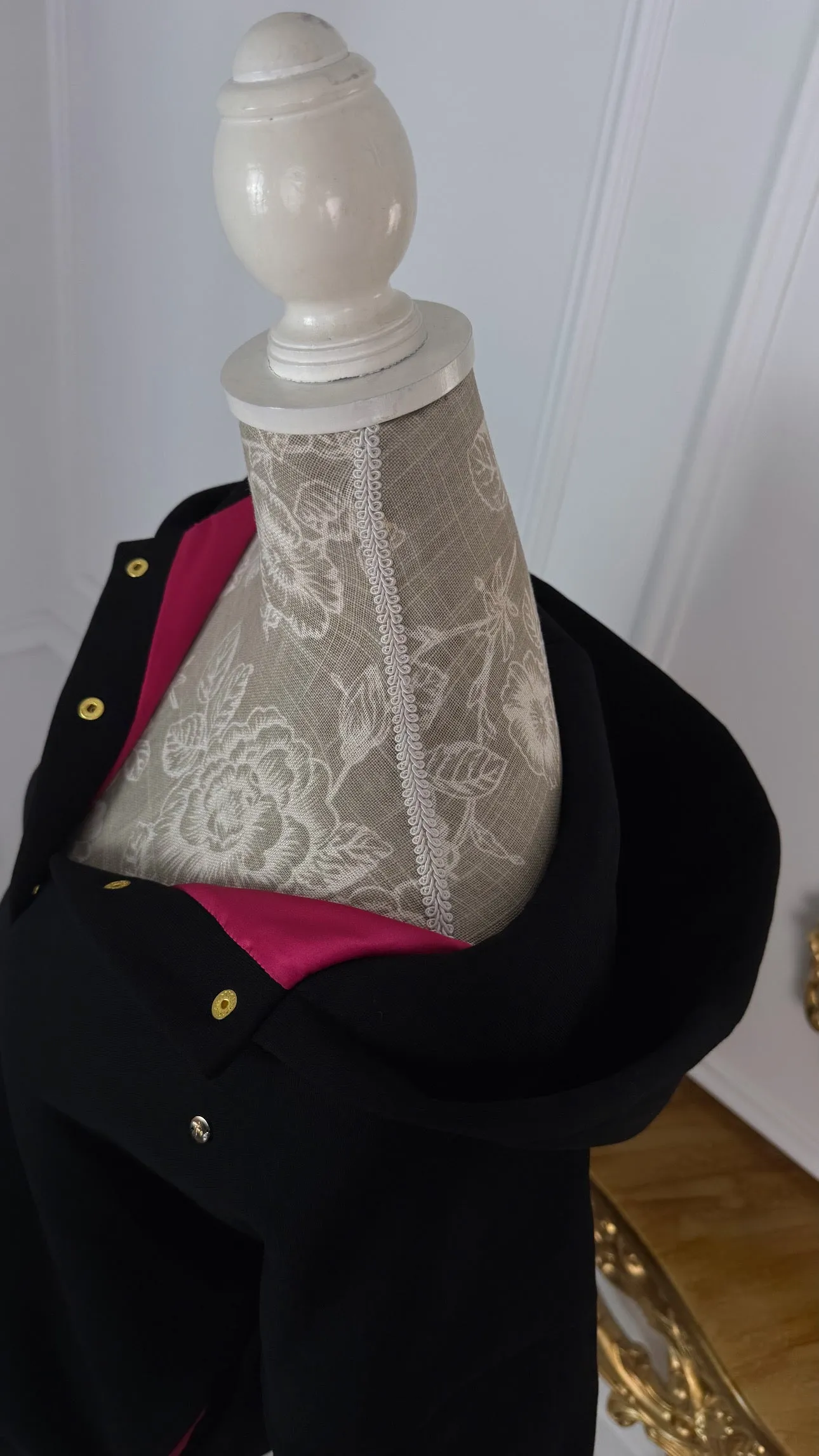 Hanorac " Blush Snap " cu capse și Satin pe interior NEGRU