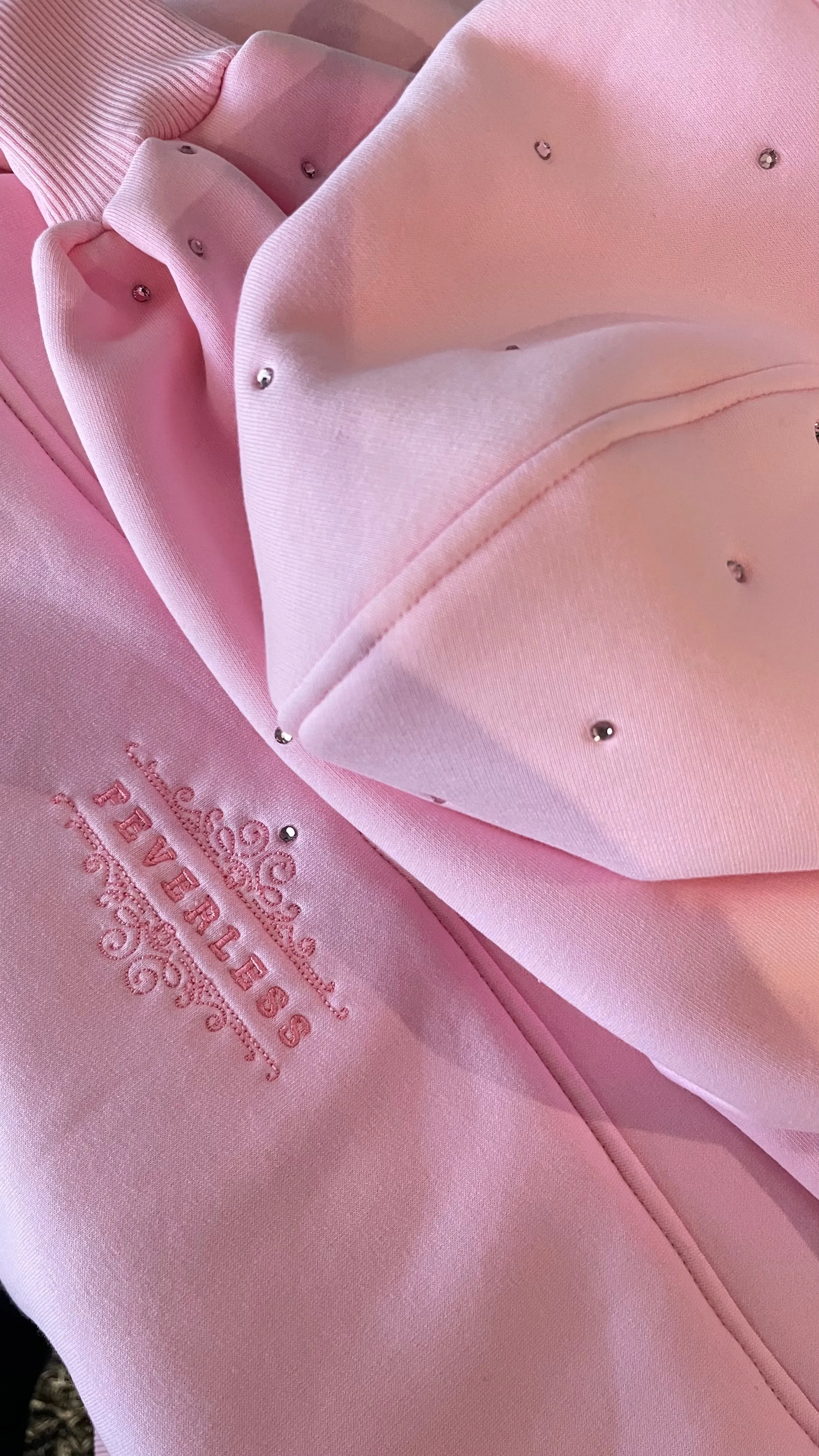 Hanorac "Blush" CRISTALE cu spatele gol și mâneci clopot BABY PINK