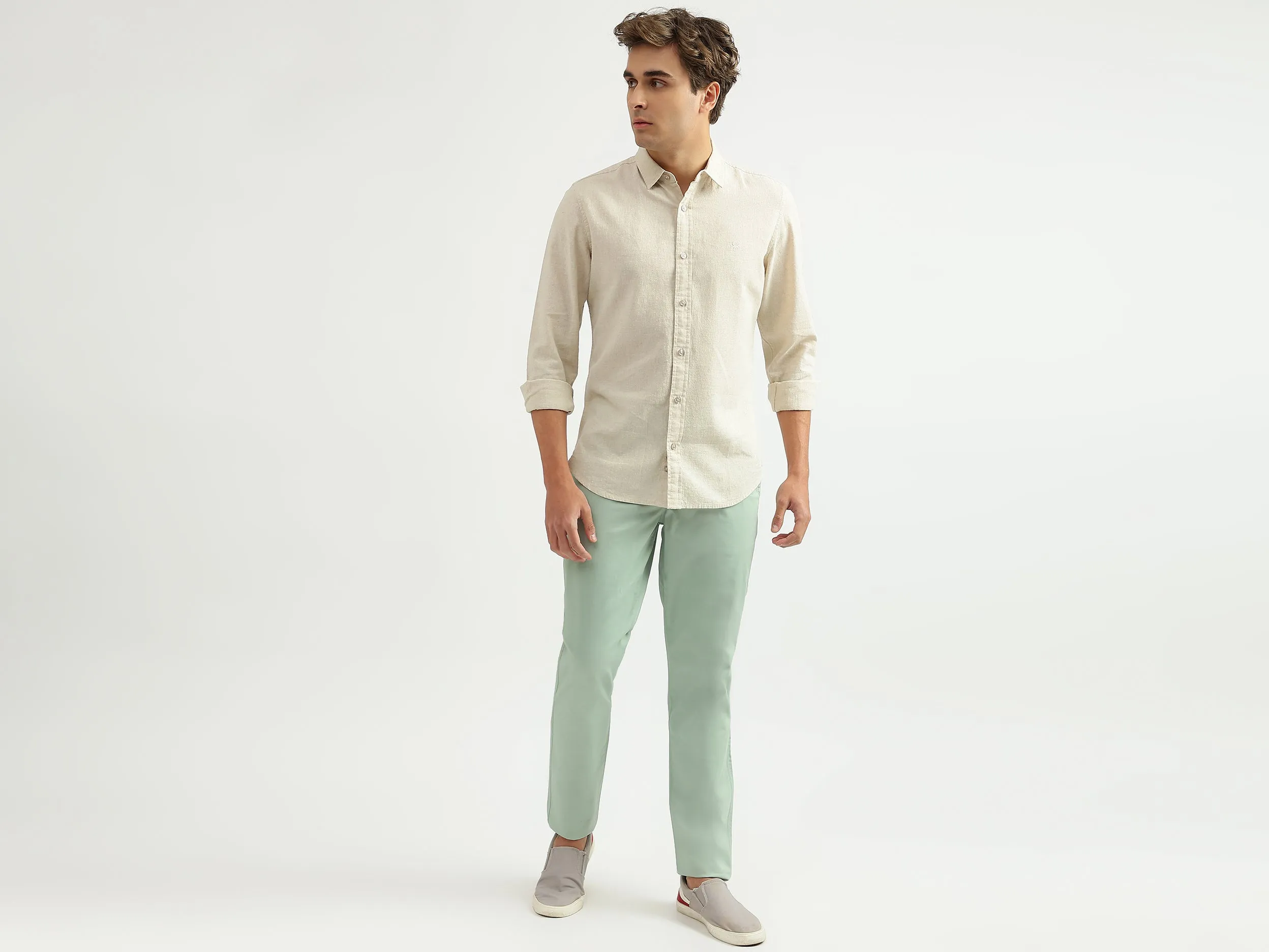 Men Solid Spread Collar Shirt