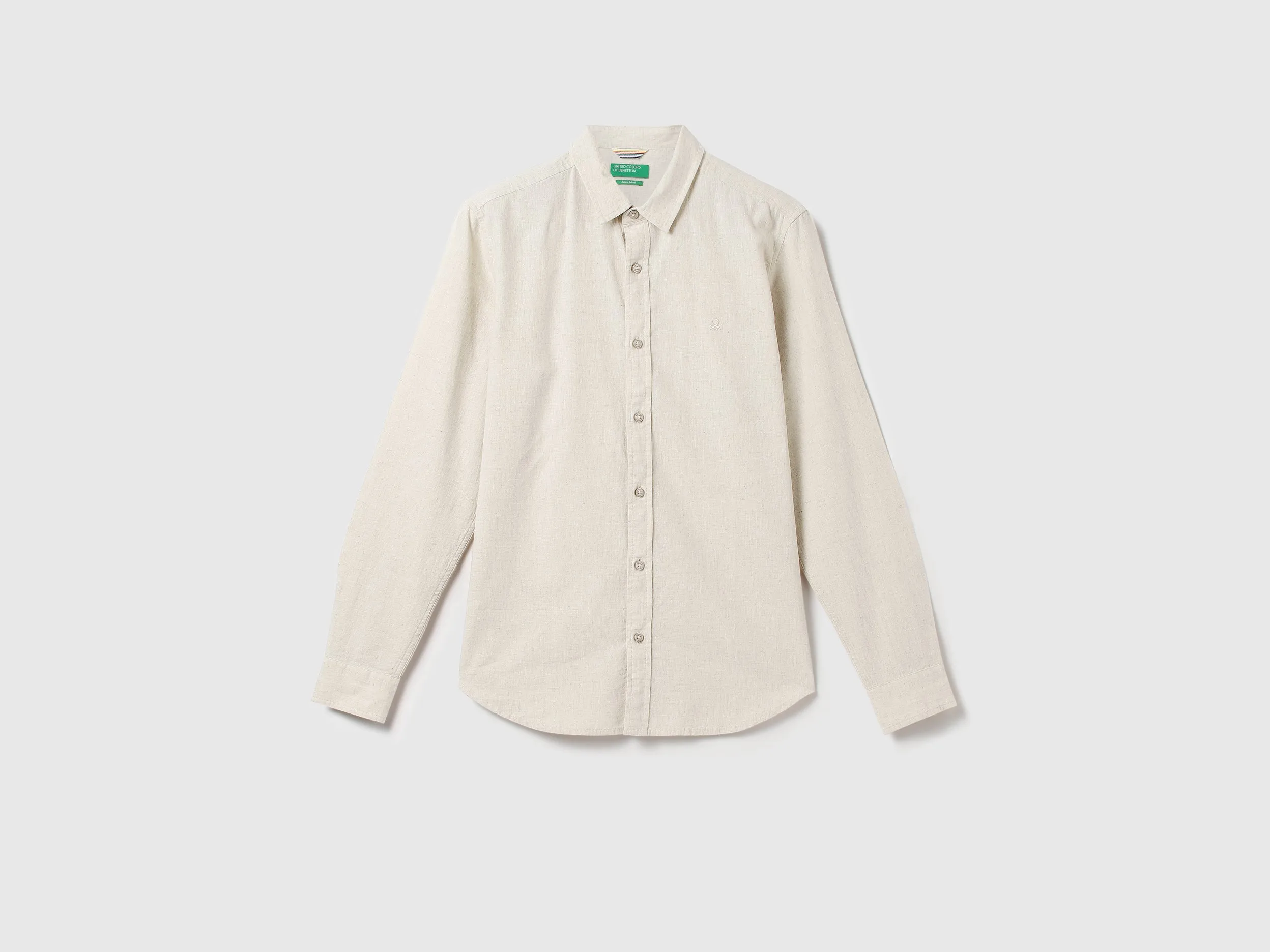Men Solid Spread Collar Shirt