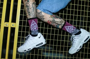 "DON'T TRUST ANYONE" Chaussettes Montantes Streetwear - URB1™