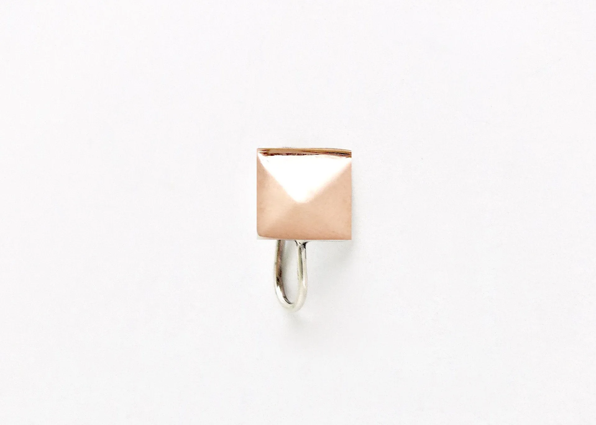 Rose gold, minimalist, faceted square nose pin