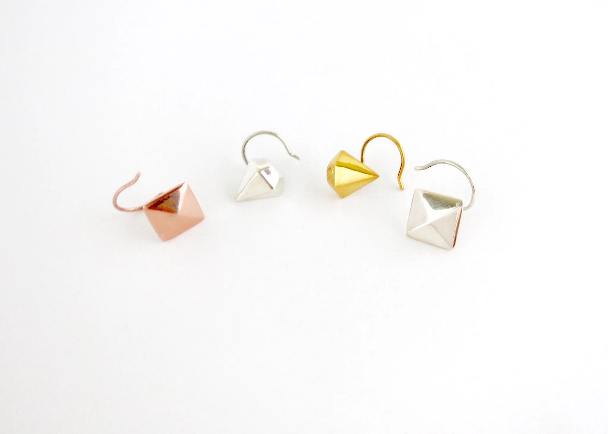 Rose gold, minimalist, faceted square nose pin