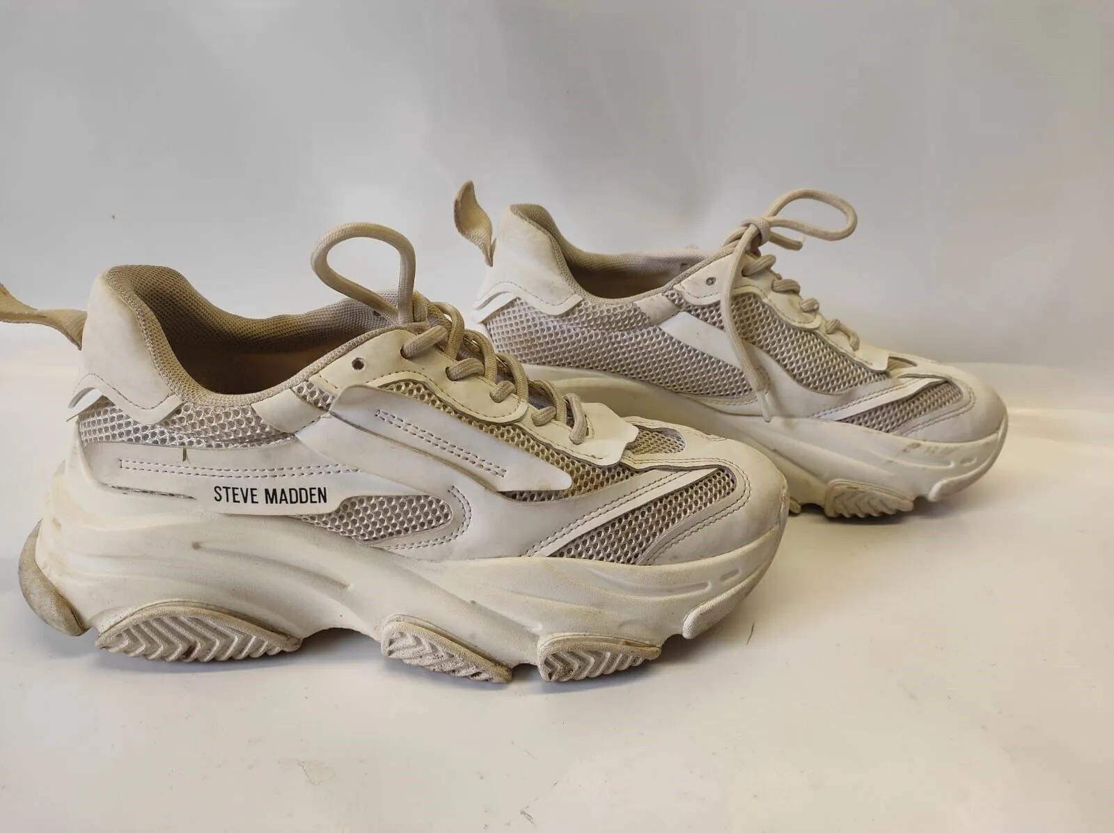 Steve Madden Possession Women's White Round Toe Lace Up Sneaker Shoes Size- 8.5M