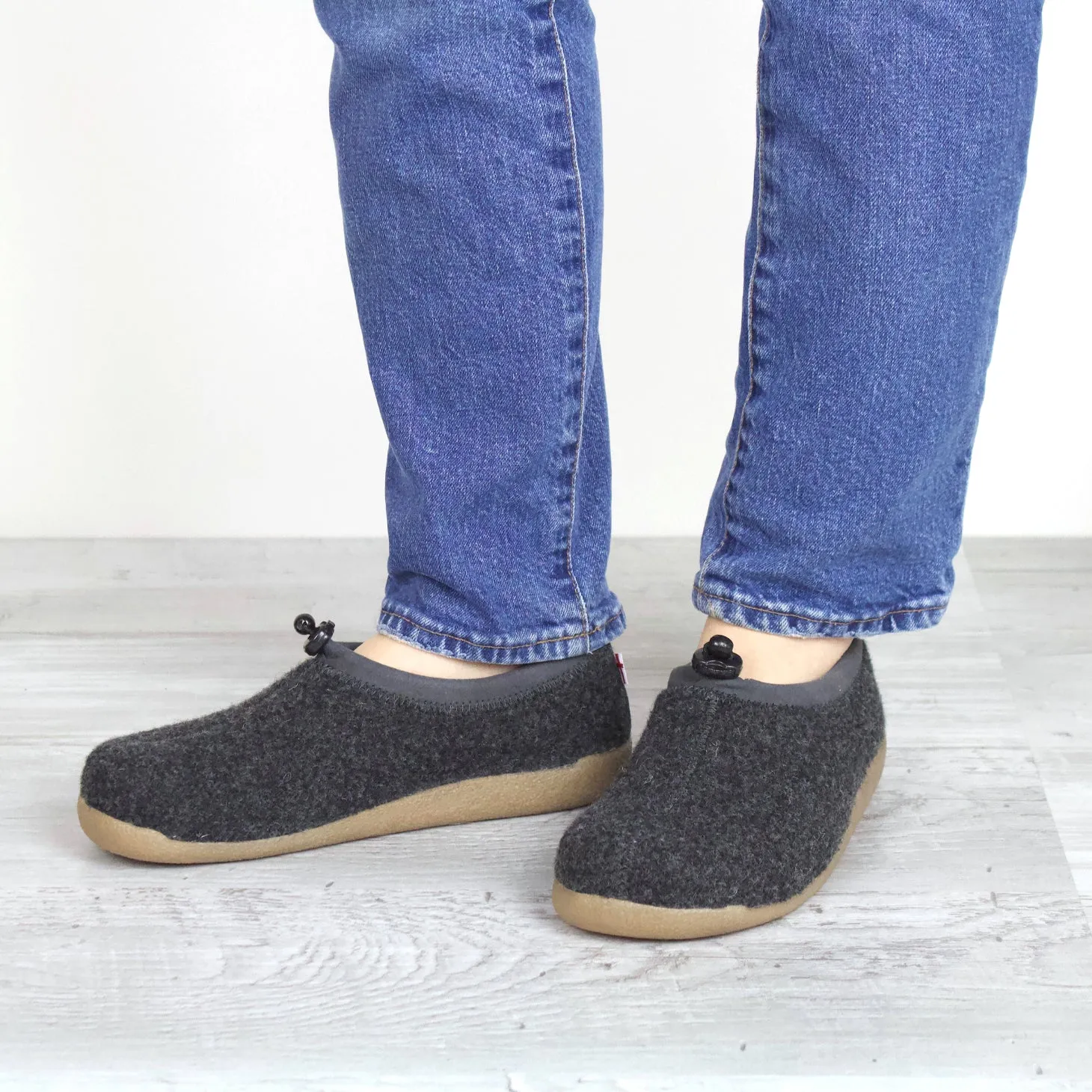 Stromo Unisex Slipper in Charcoal