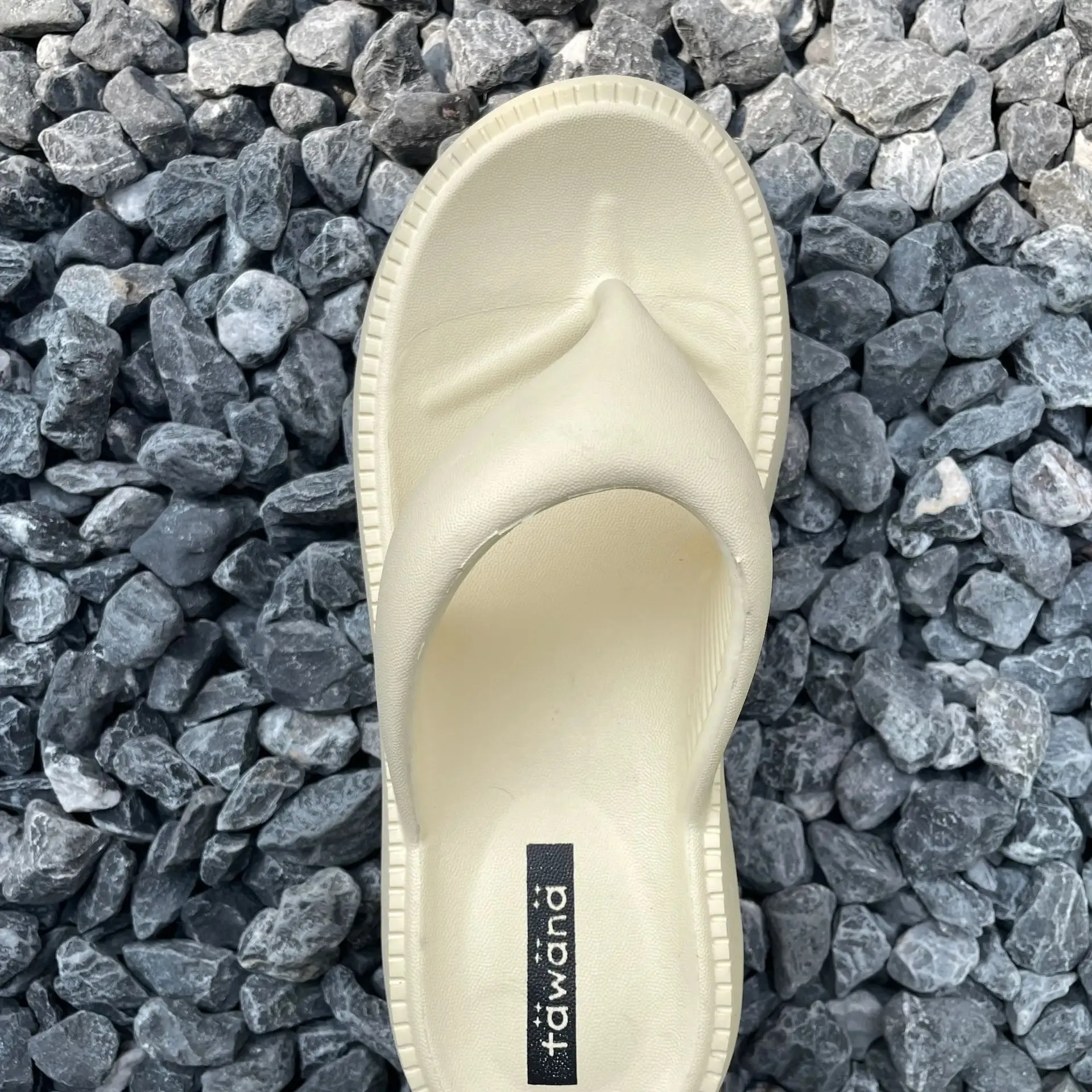 Summer Women's Herringbone Slippers New EVA Thick Sole Elevated Clamping Slippers Soft Sole Waterproof and Anti Slip Slippers