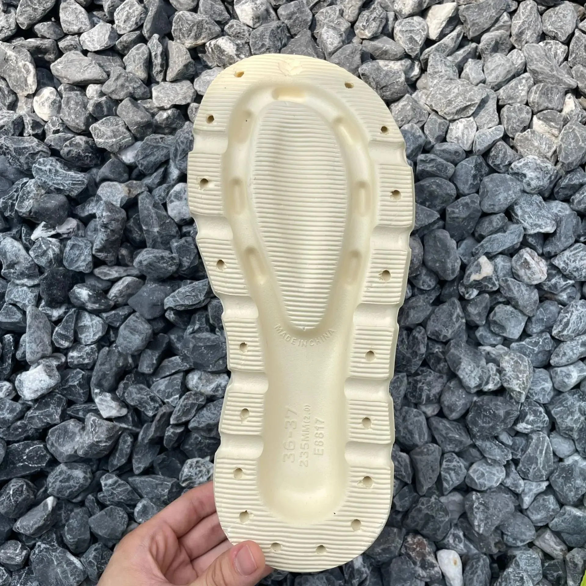 Summer Women's Herringbone Slippers New EVA Thick Sole Elevated Clamping Slippers Soft Sole Waterproof and Anti Slip Slippers