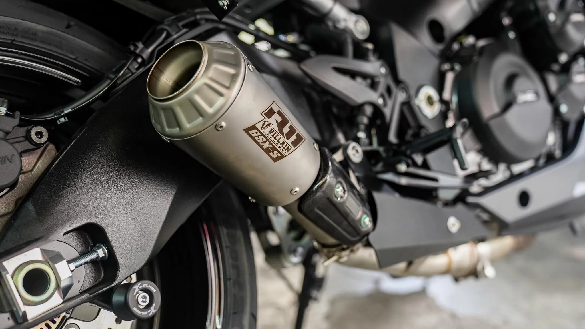 Villain R11 with Slip On Elbow for GSX-S 1000