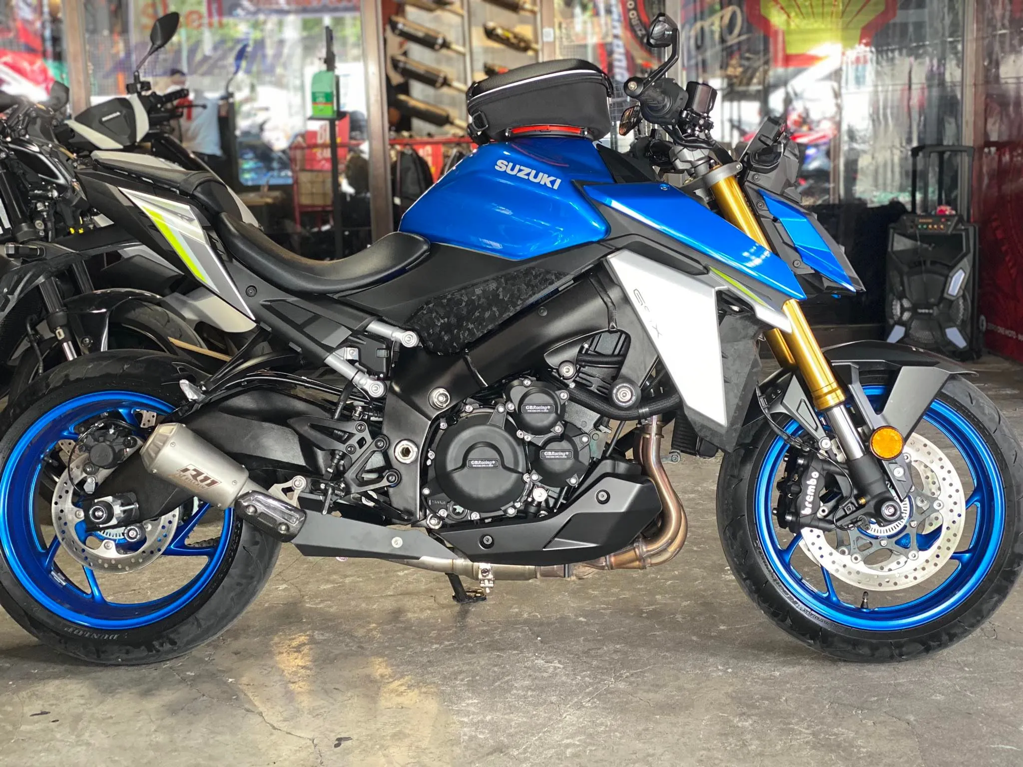 Villain R11 with Slip On Elbow for GSX-S 1000